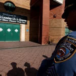 Crisis en seguridad escolar: NYPD pierde agentes y crecen las filas para entrar a clases