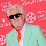 Pedro Almodóvar desnuda su lado incómodo en “Amarga Navidad”
